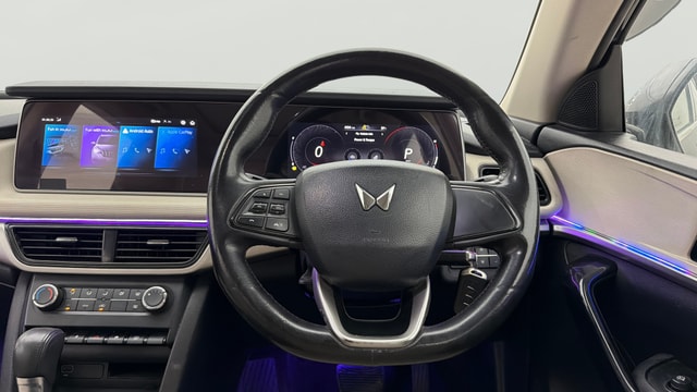 View Mahindra XUV700 Image 12 Used Mahindra XUV700 Image 12