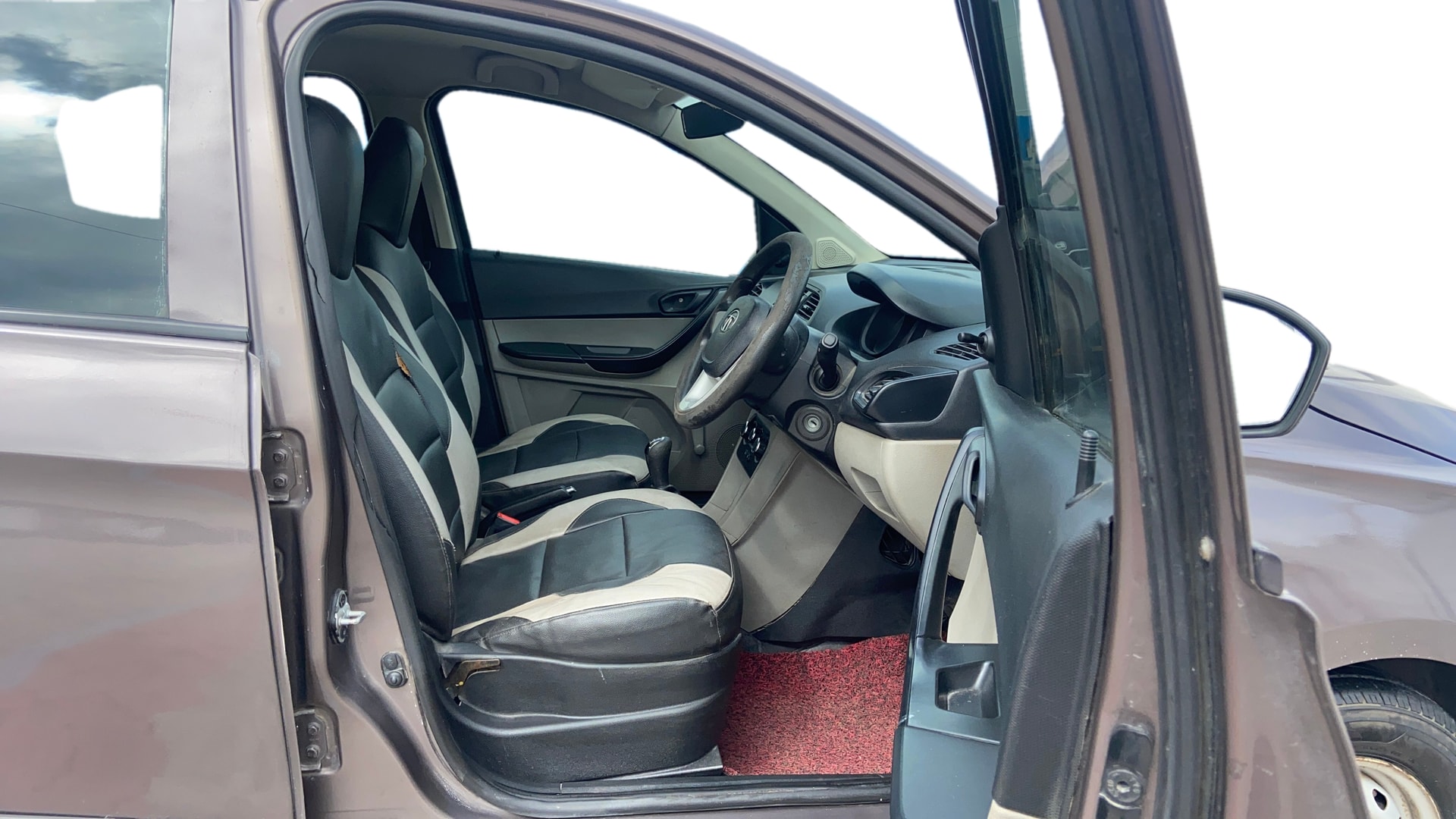 View 2018 Tata Tiago Revotorq XE Image 25 Used 2018 Tata Tiago Revotorq XE Image 25