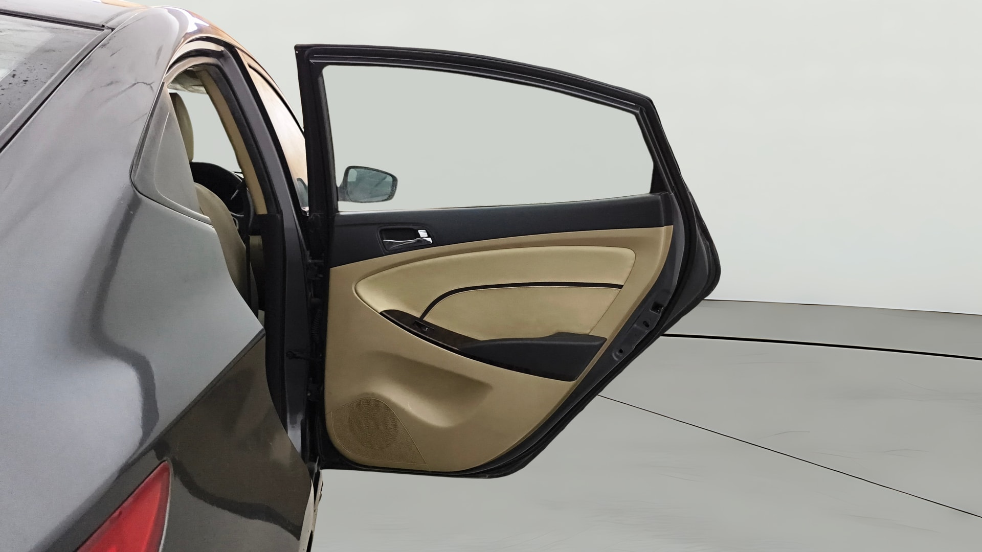 View 2013 Hyundai Fluidic Verna 1.4 CRDI Base Image 7 Used 2013 Hyundai Fluidic Verna 1.4 CRDI Base Image 7