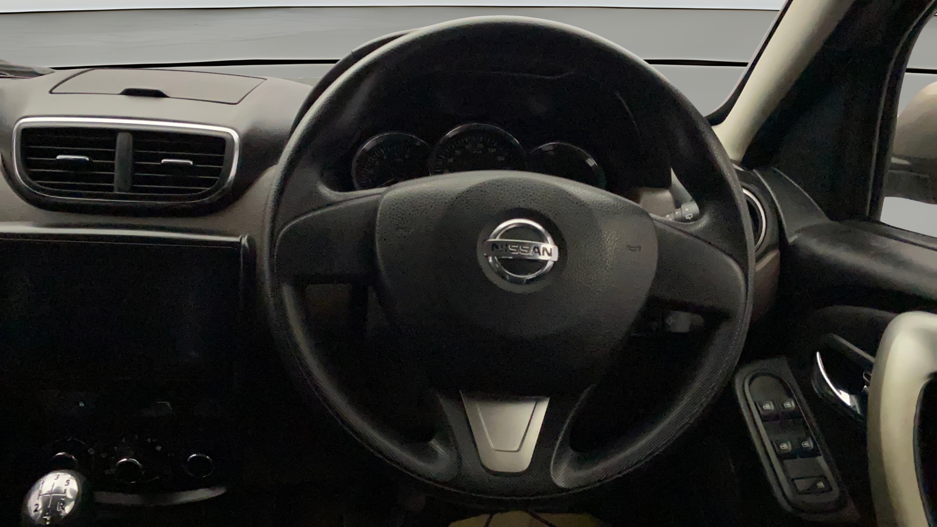 View 2017 Nissan Terrano XL P Image 20 Used 2017 Nissan Terrano XL P Image 20