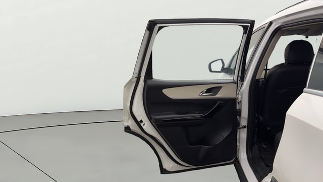 View Mahindra XUV700 Image 23 Used Mahindra XUV700 Image 23