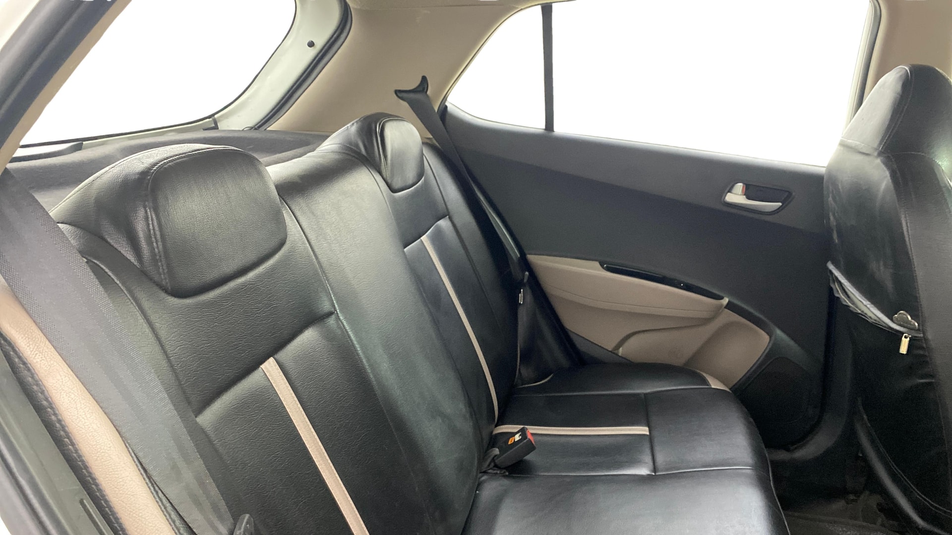 View 2016 Hyundai Grand i10 Sportz 1.2 Kappa Image 28 Used 2016 Hyundai Grand i10 Sportz 1.2 Kappa Image 28