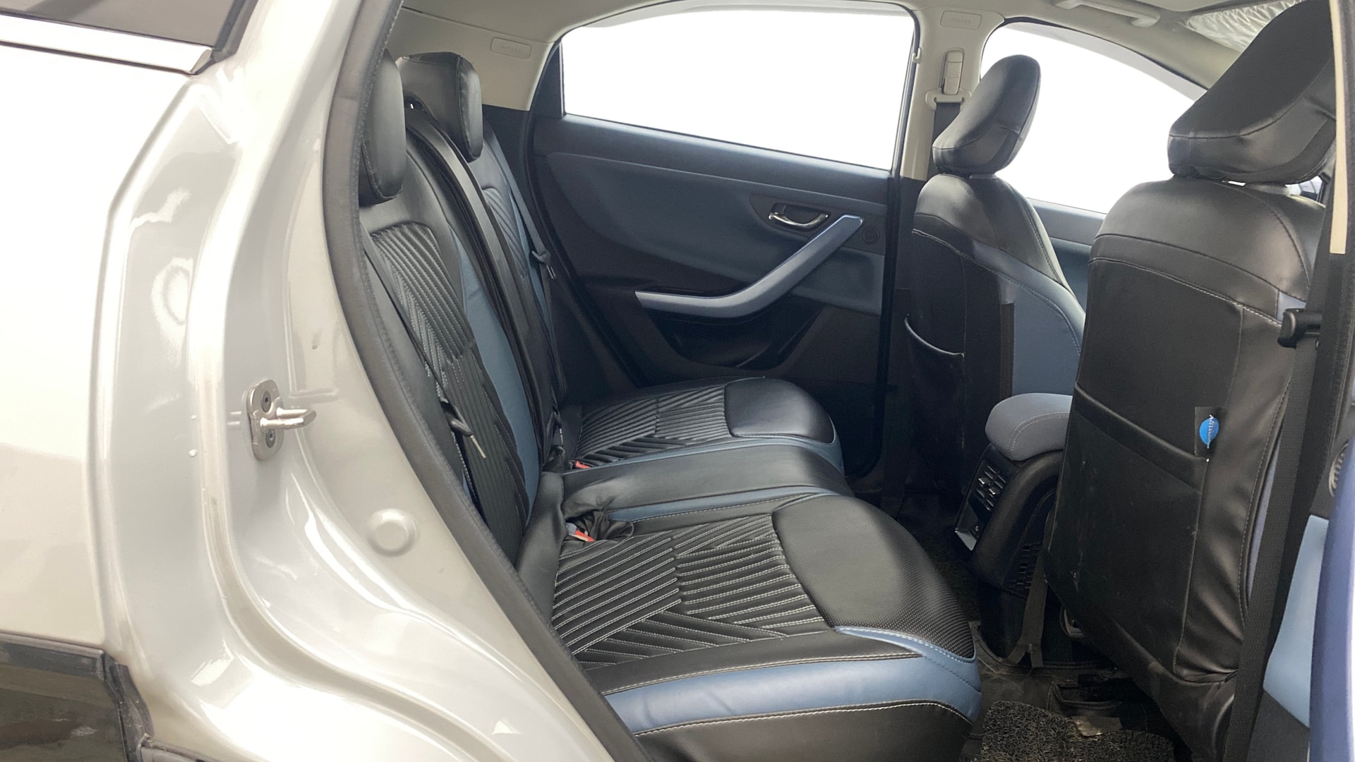 View 2025 Tata Curvv Smart 1.2 Revotron Petrol 6MT Image 30 Used 2025 Tata Curvv Smart 1.2 Revotron Petrol 6MT Image 30