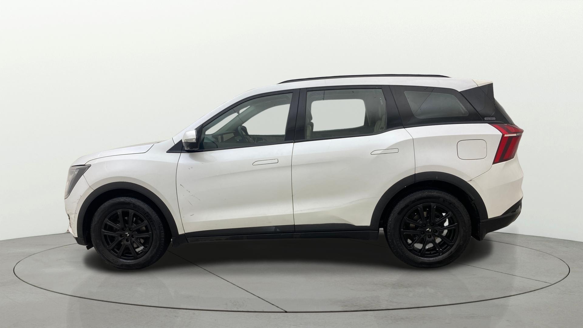 View 2022 Mahindra XUV700 MX Petrol 5 STR Image 28 Used 2022 Mahindra XUV700 MX Petrol 5 STR Image 28