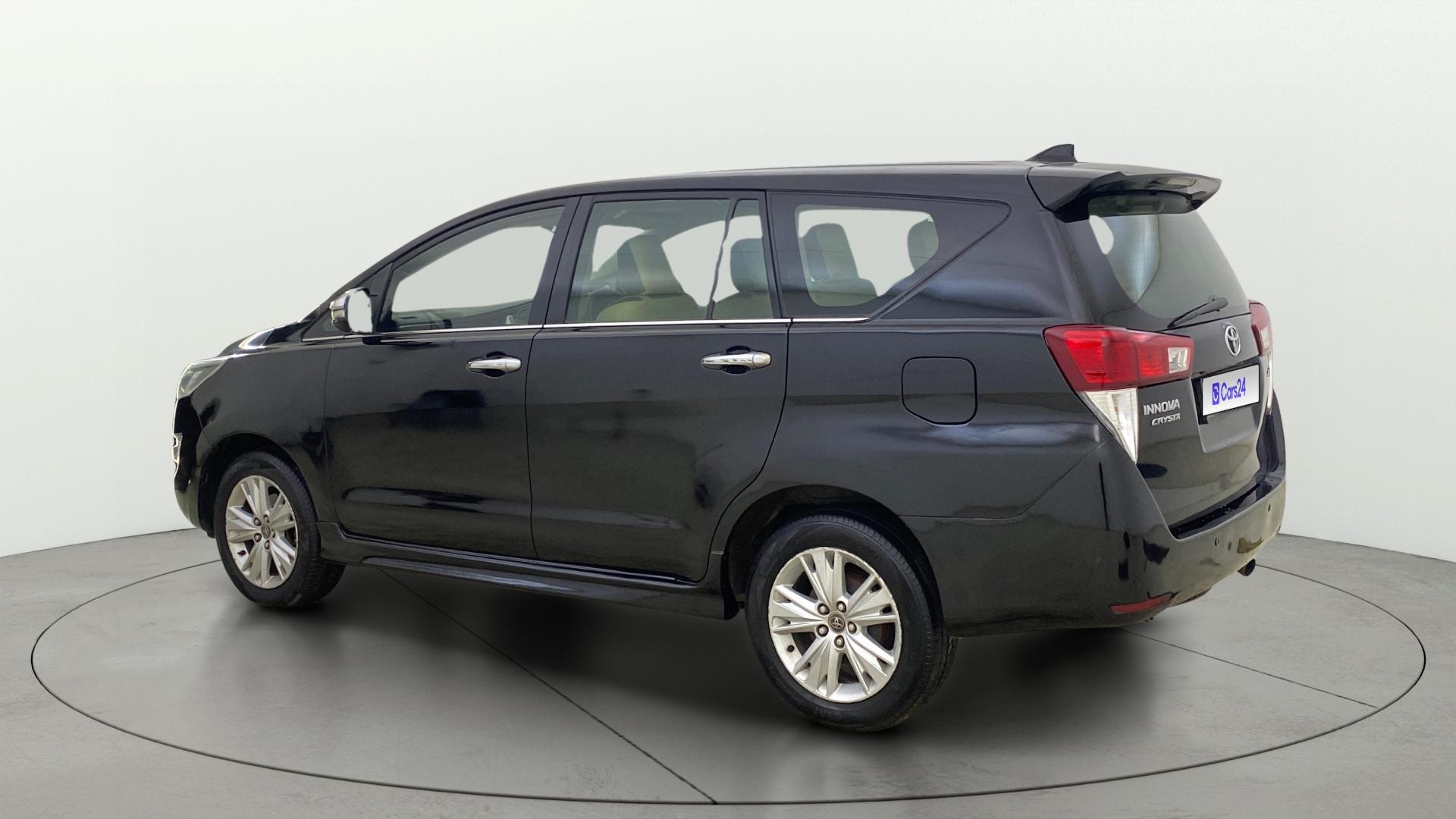 View 2017 Toyota Innova Crysta 2.8 ZX AT 7-Seater Image 2 Used 2017 Toyota Innova Crysta 2.8 ZX AT 7-Seater Image 2
