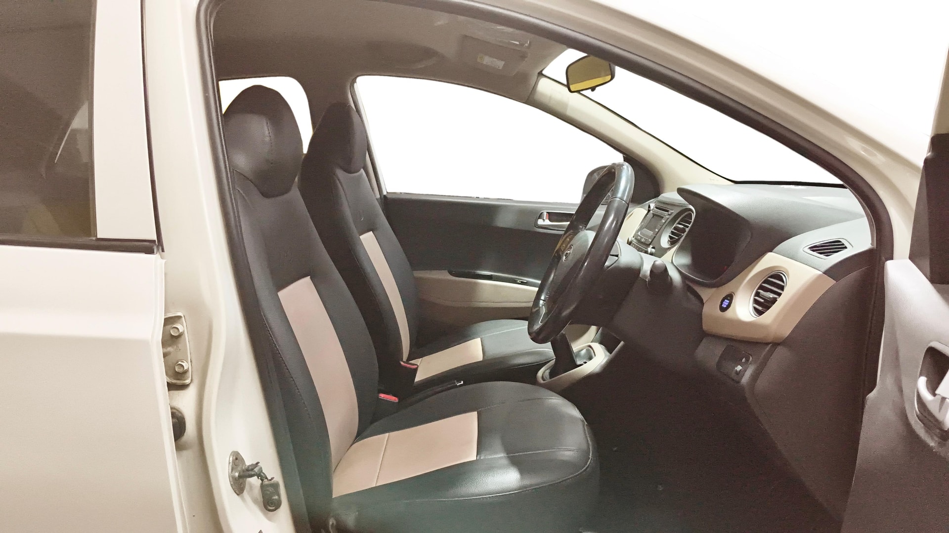 View 2016 Hyundai Grand i10 1.2 Asta Petrol Image 16 Used 2016 Hyundai Grand i10 1.2 Asta Petrol Image 16