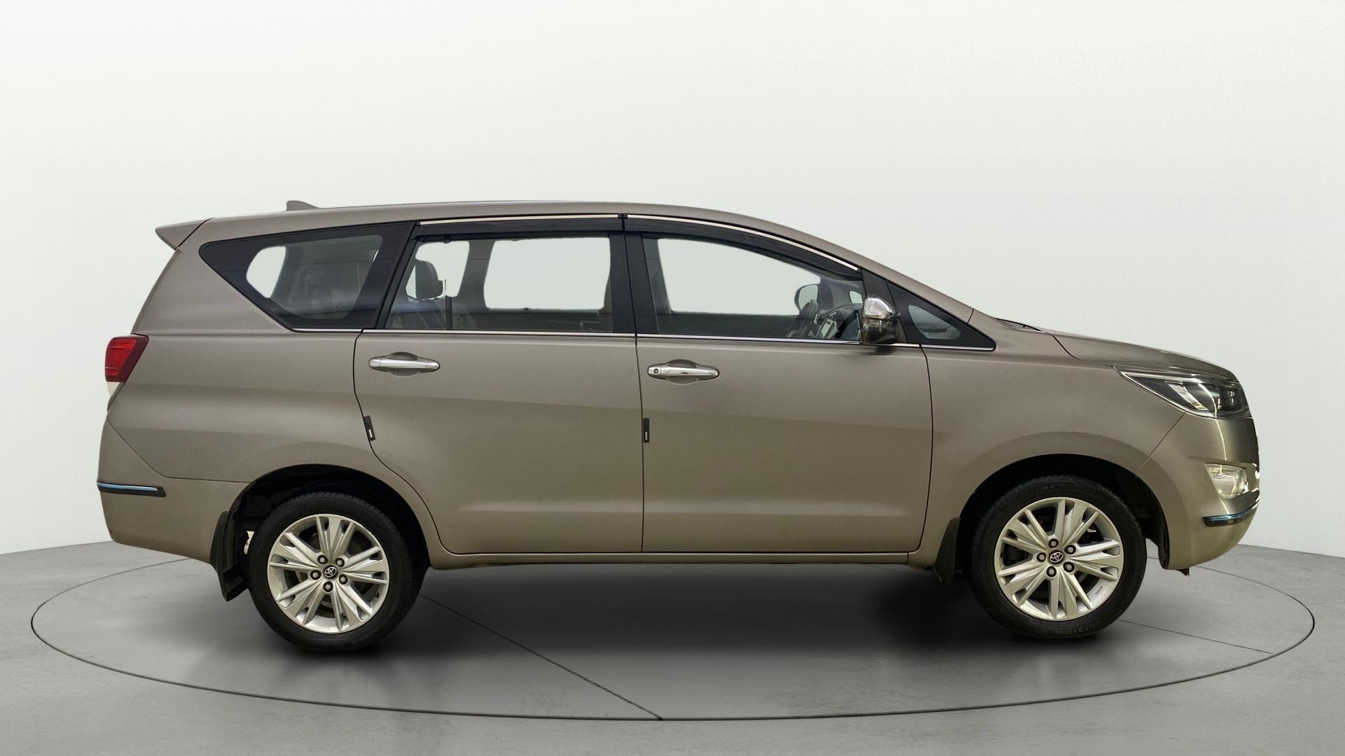 Used 2018 Toyota Innova Crysta Used 2018 Toyota Innova Crysta
