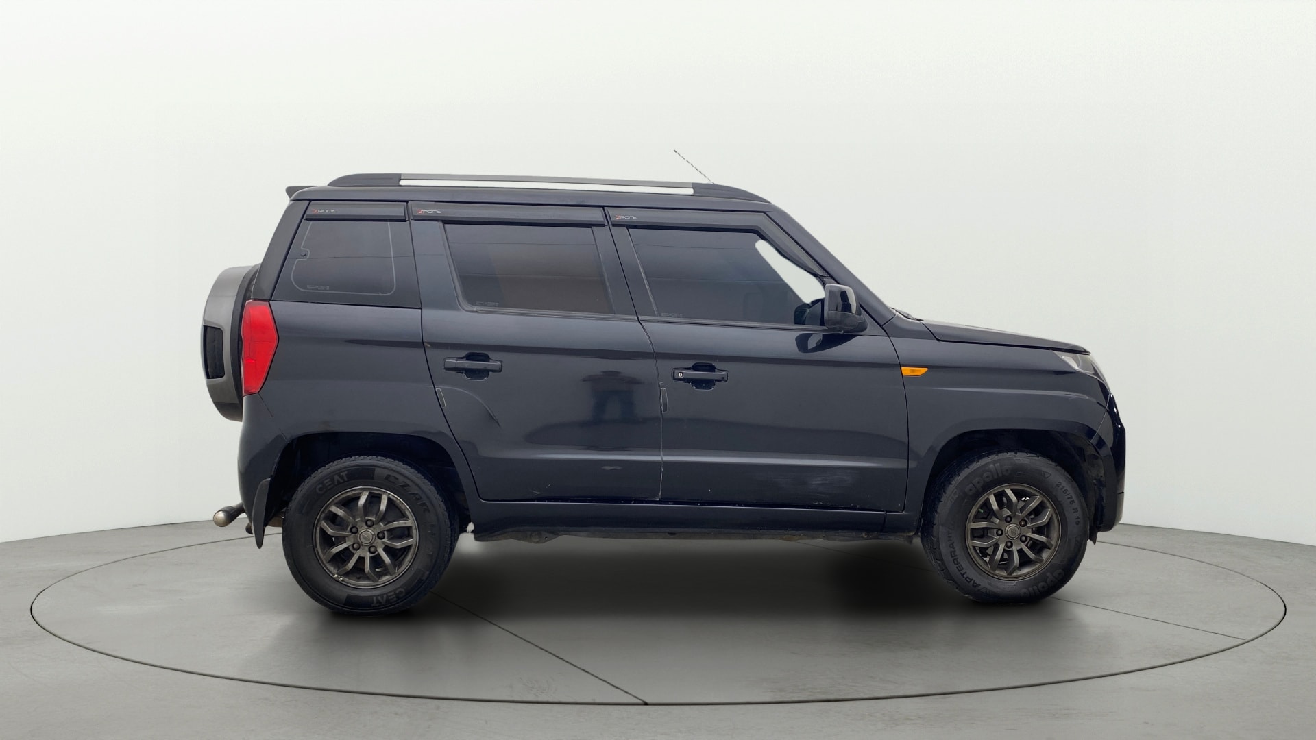 View 2017 Mahindra TUV300 T10 100HP Image 8 Used 2017 Mahindra TUV300 T10 100HP Image 8
