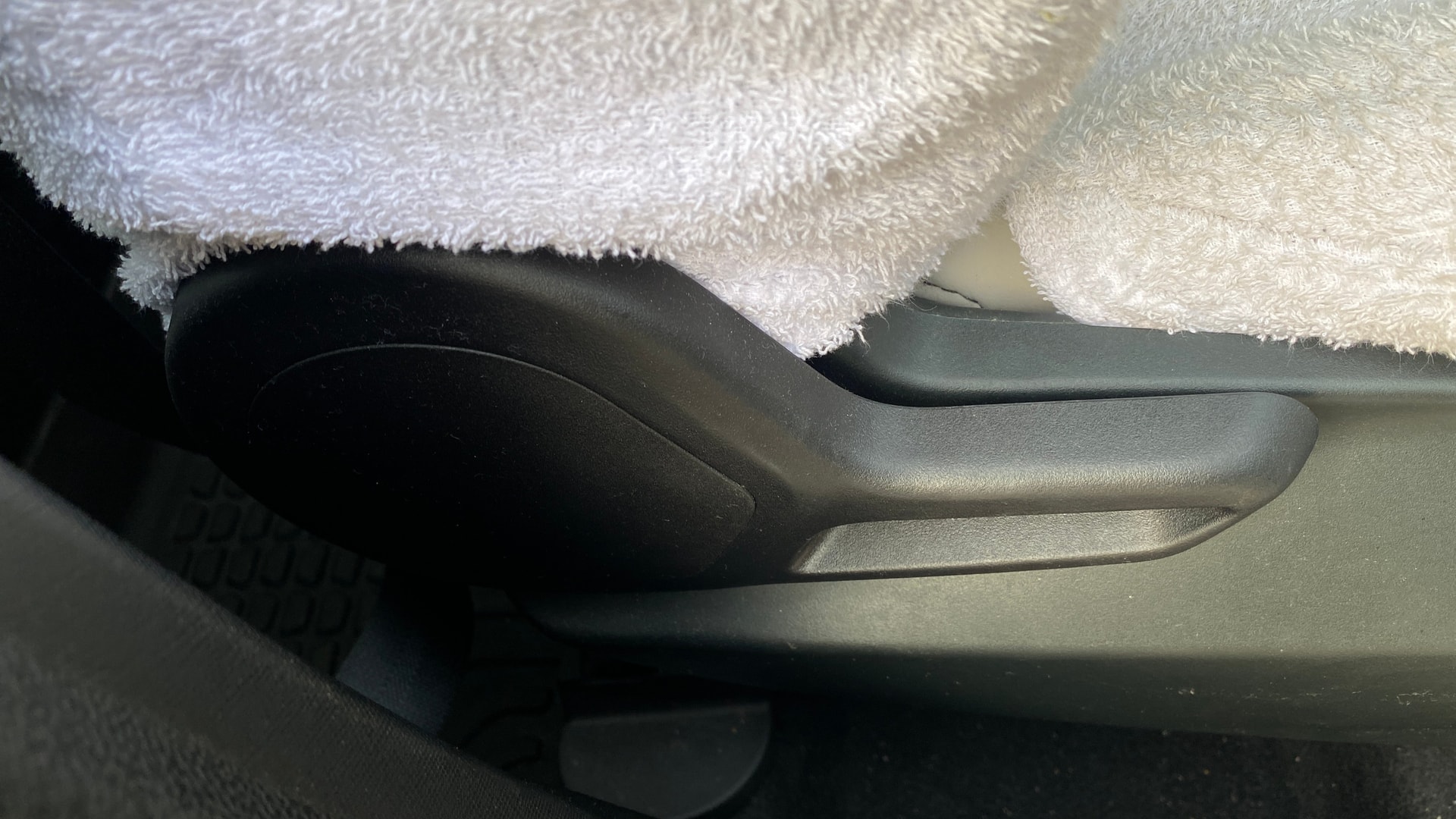 View 2024 Tata Nexon Revotron XE Image 10 Used 2024 Tata Nexon Revotron XE Image 10