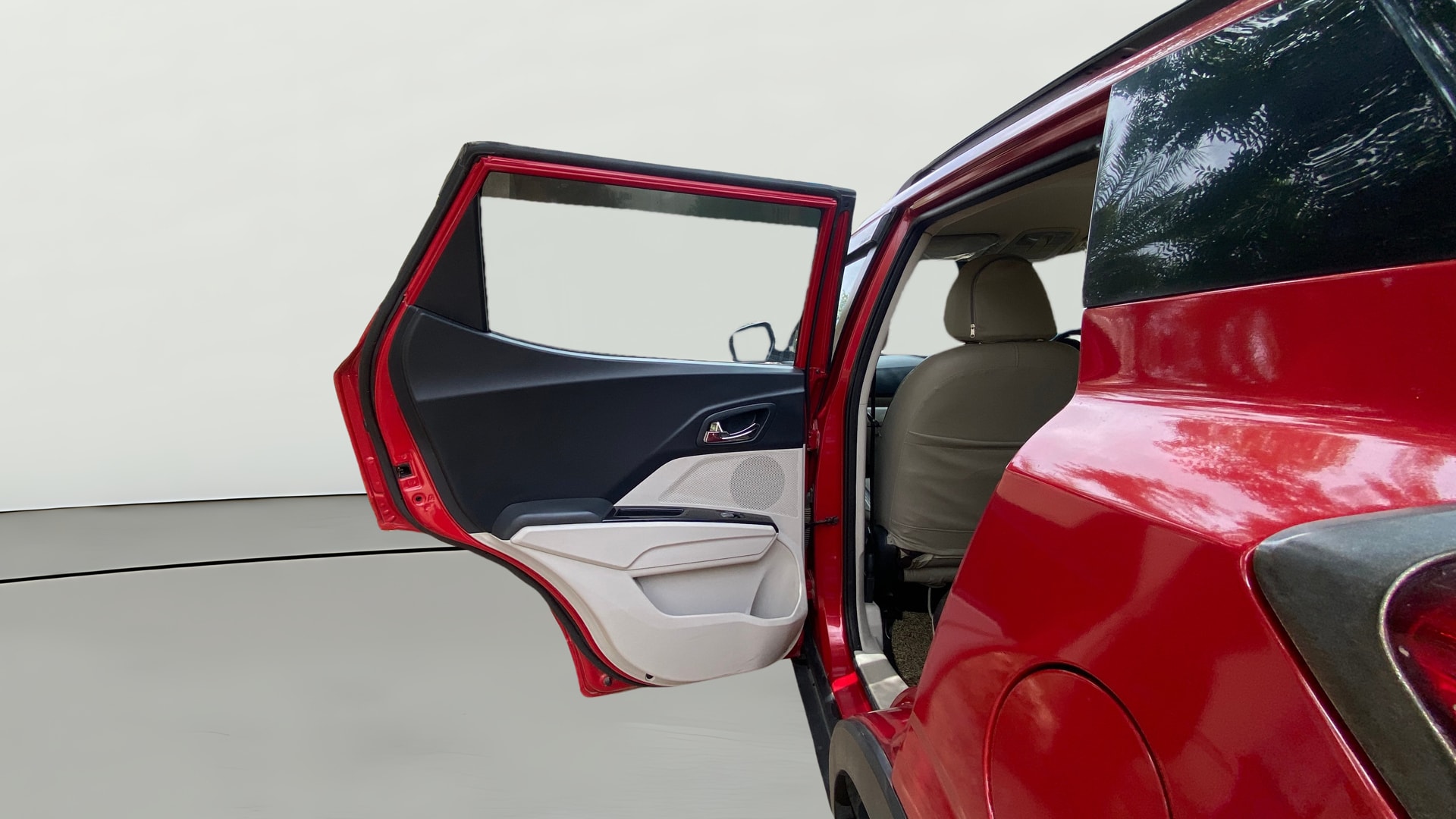 View 2019 Mahindra XUV300 W4 Petrol BS IV Image 15 Used 2019 Mahindra XUV300 W4 Petrol BS IV Image 15