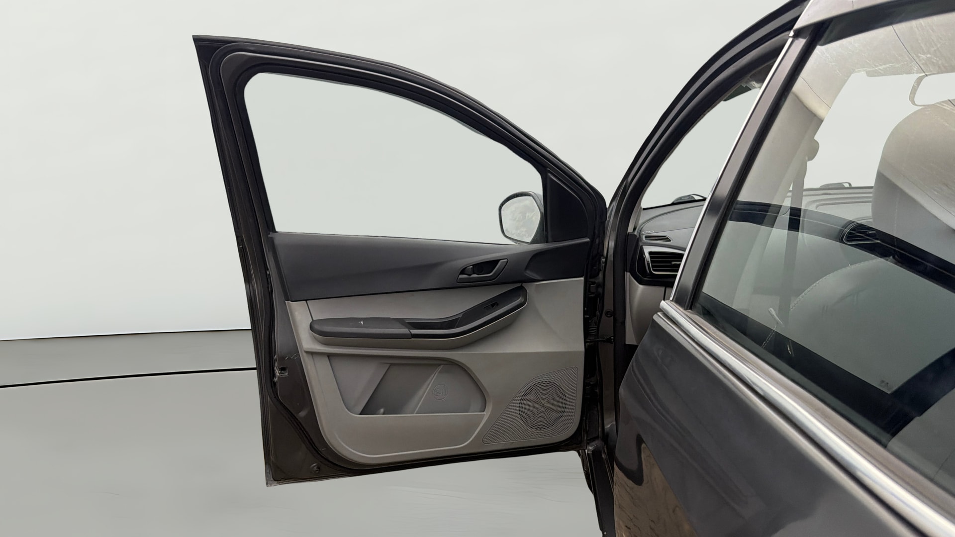 View 2024 Tata Tiago Revotorq XB Image 30 Used 2024 Tata Tiago Revotorq XB Image 30