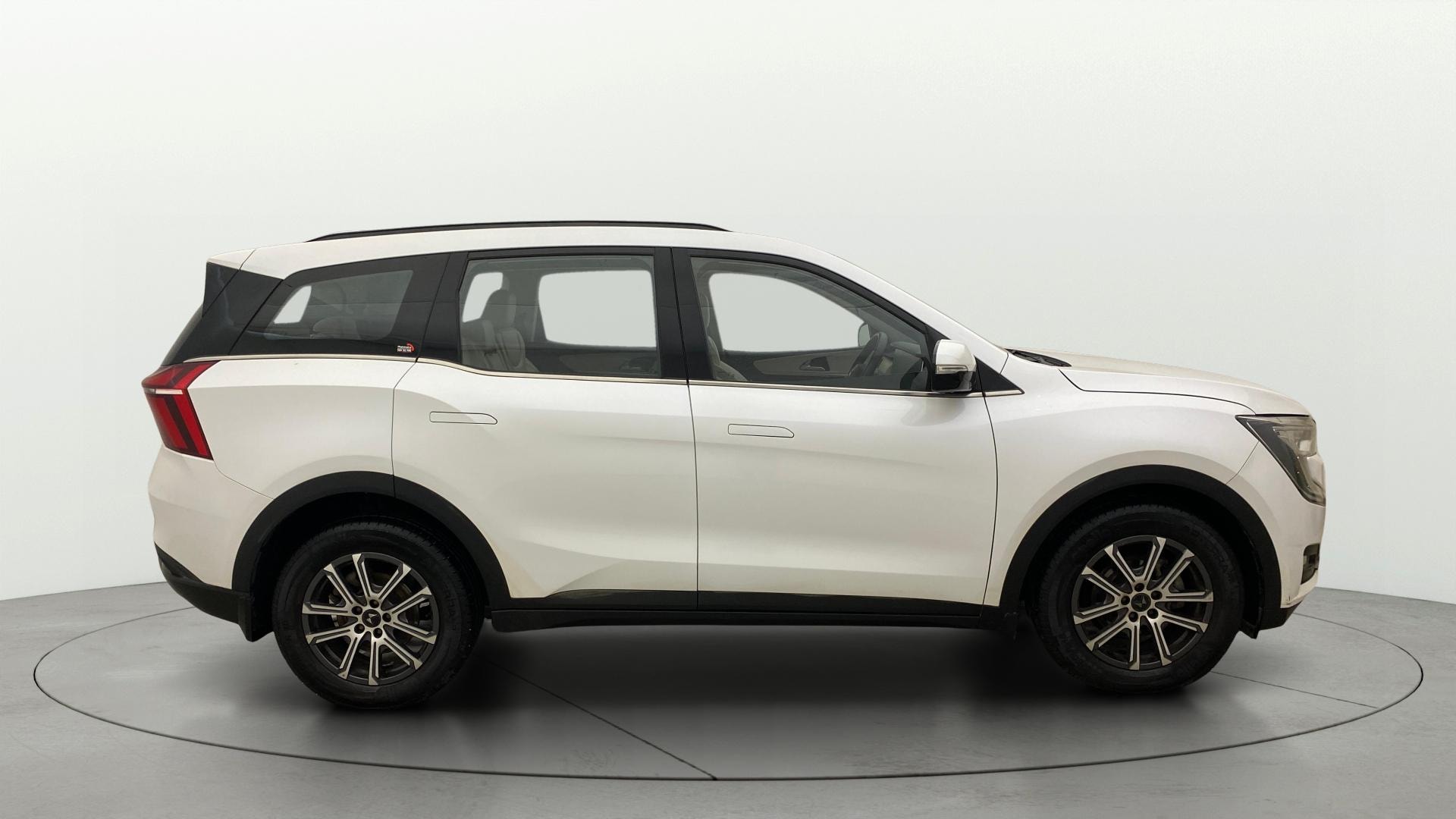 View 2025 Mahindra XUV700 MX Petrol 5 STR Image 29 Used 2025 Mahindra XUV700 MX Petrol 5 STR Image 29