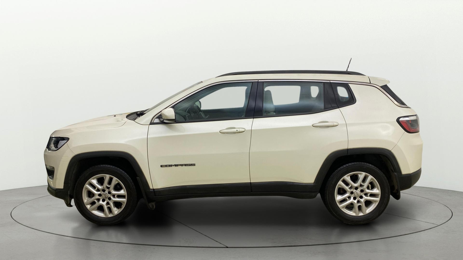 View 2017 Jeep Compass Limited 4X4 2.0 Diesel BS IV Image 5 Used 2017 Jeep Compass Limited 4X4 2.0 Diesel BS IV Image 5