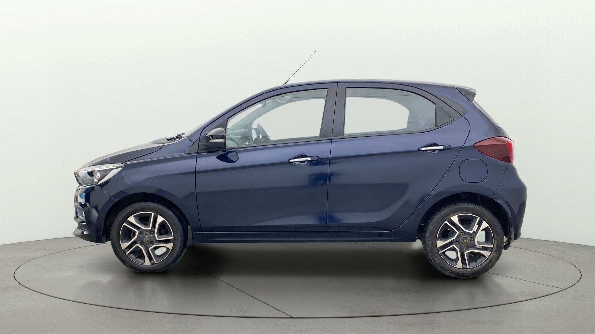 View 2022 Tata Tiago Revotorq XB Image 5 Used 2022 Tata Tiago Revotorq XB Image 5