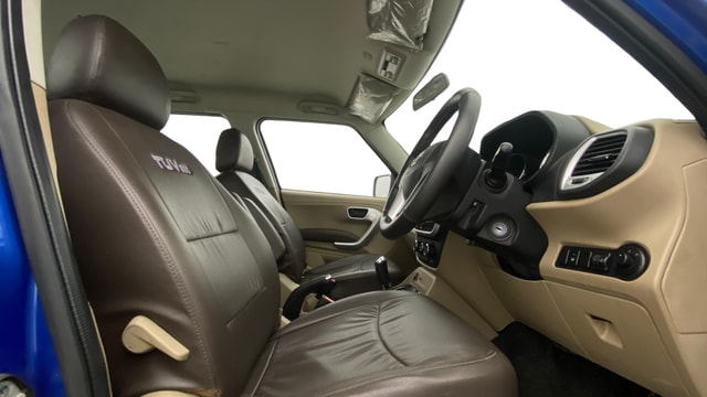 View Mahindra TUV300 Image 25 Used Mahindra TUV300 Image 25