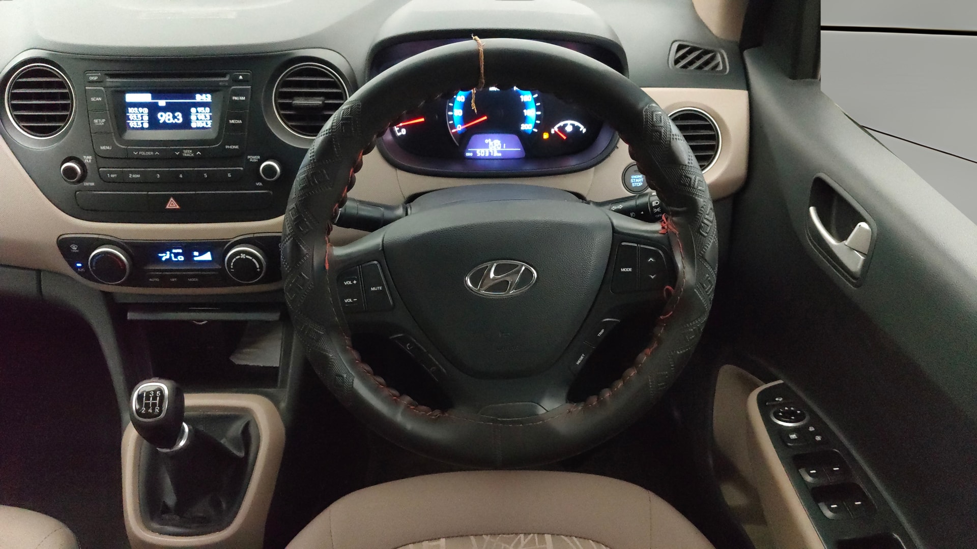 View 2015 Hyundai Xcent SX Petrol (O) Image 20 Used 2015 Hyundai Xcent SX Petrol (O) Image 20