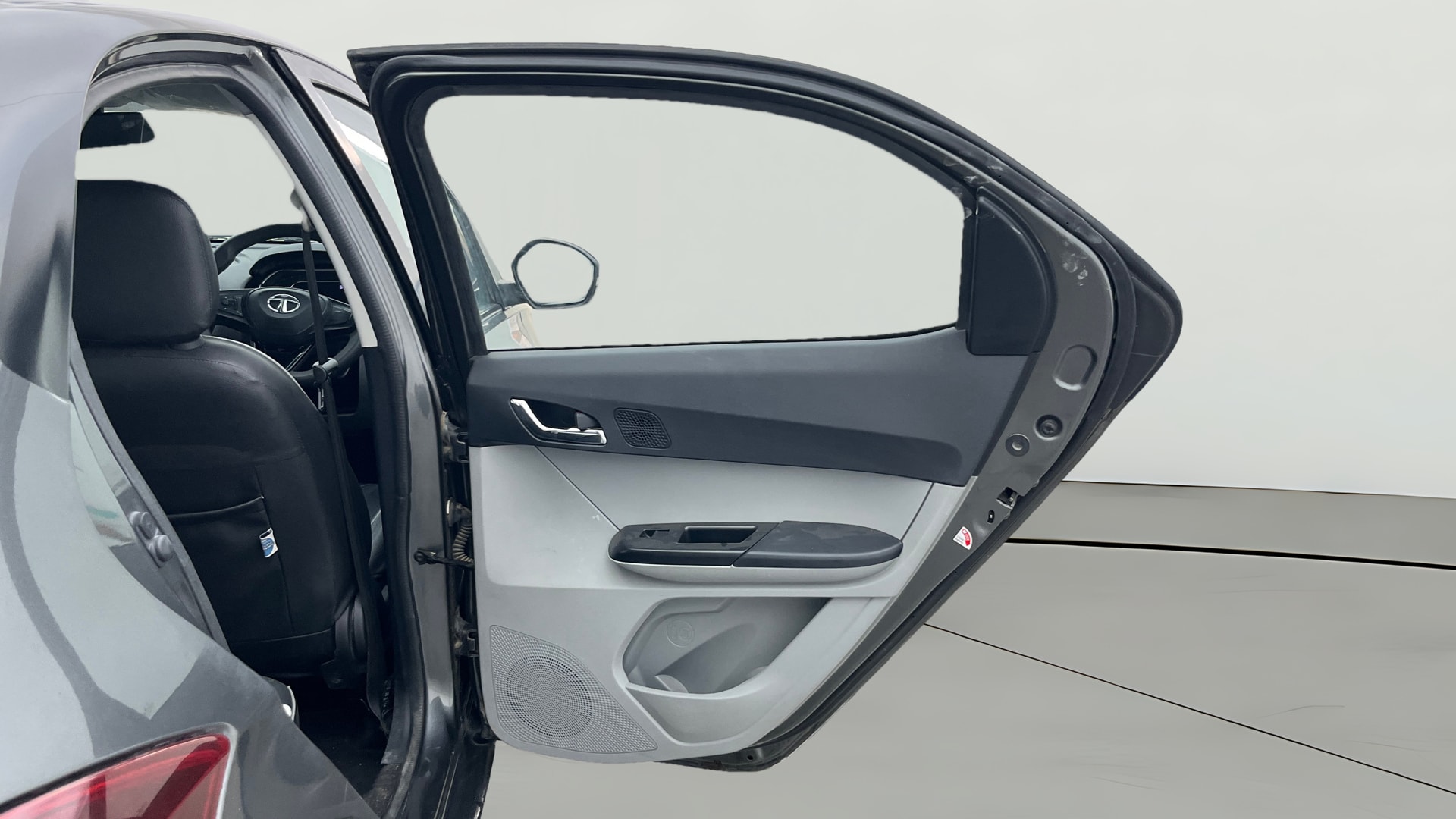 View 2020 Tata Tiago Revotorq XB Image 7 Used 2020 Tata Tiago Revotorq XB Image 7