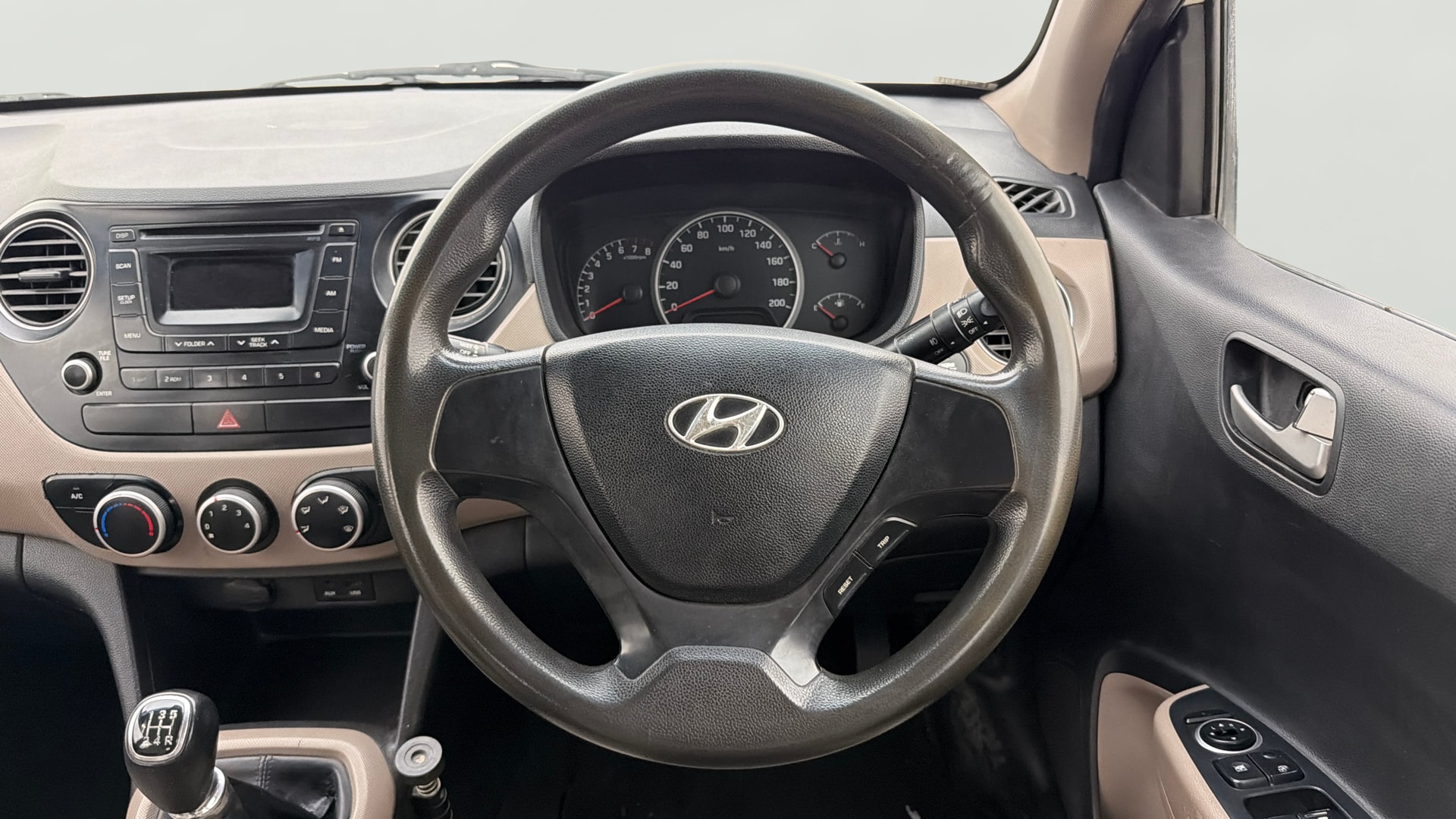 View 2015 Hyundai Grand i10 Sportz 1.2 Kappa Image 12 Used 2015 Hyundai Grand i10 Sportz 1.2 Kappa Image 12