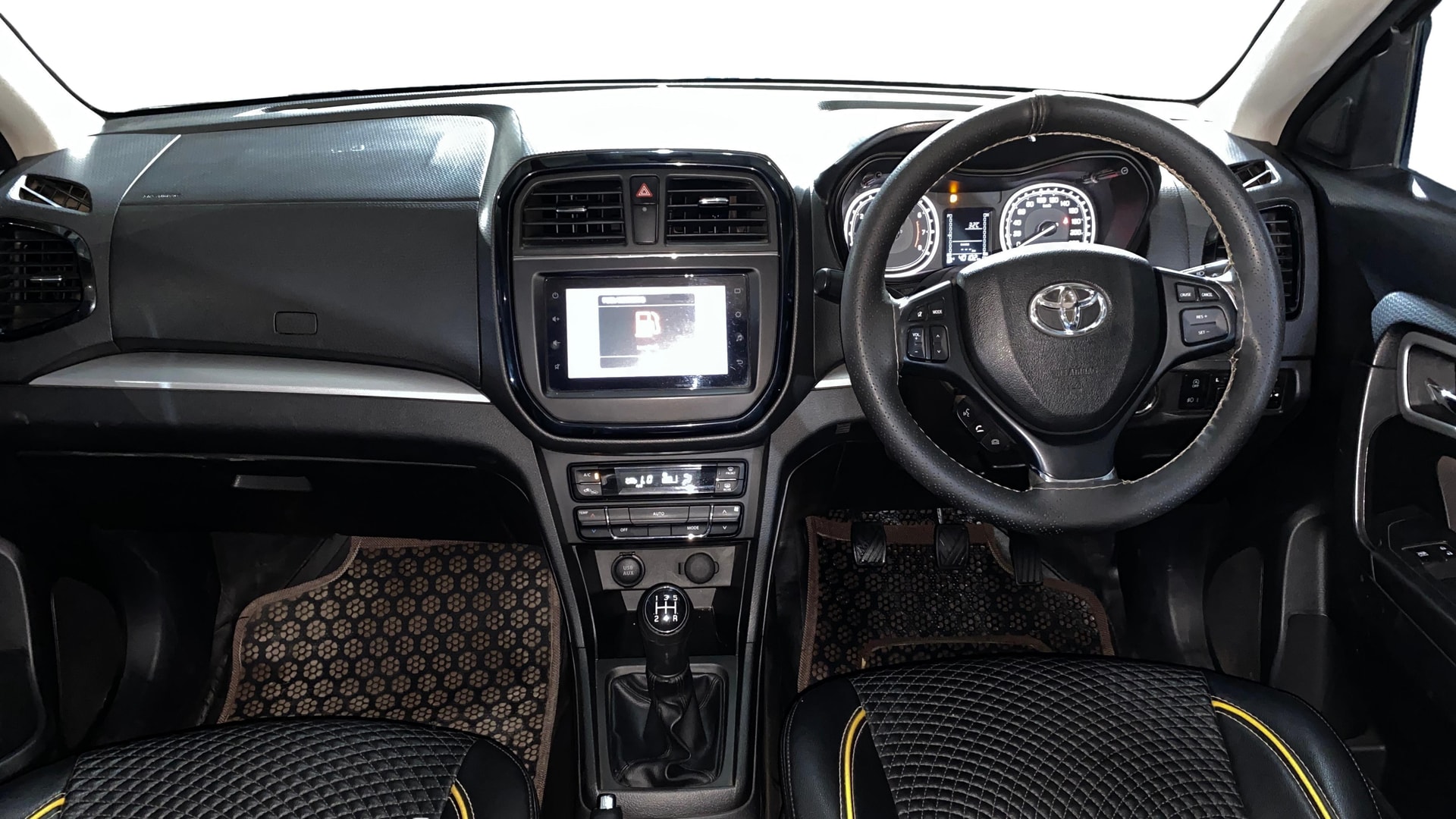 View 2022 Toyota Urban Cruiser High MT Image 16 Used 2022 Toyota Urban Cruiser High MT Image 16