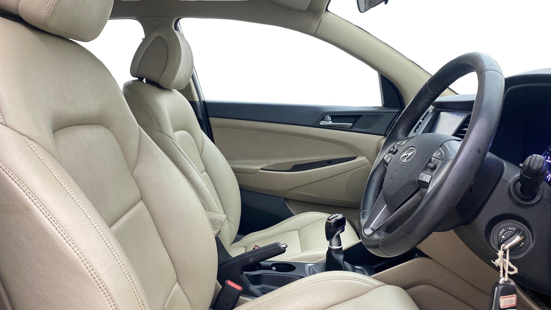 View 2018 Hyundai Tucson R 2.0 6-Speed Manual Base BS IV Image 17 Used 2018 Hyundai Tucson R 2.0 6-Speed Manual Base BS IV Image 17