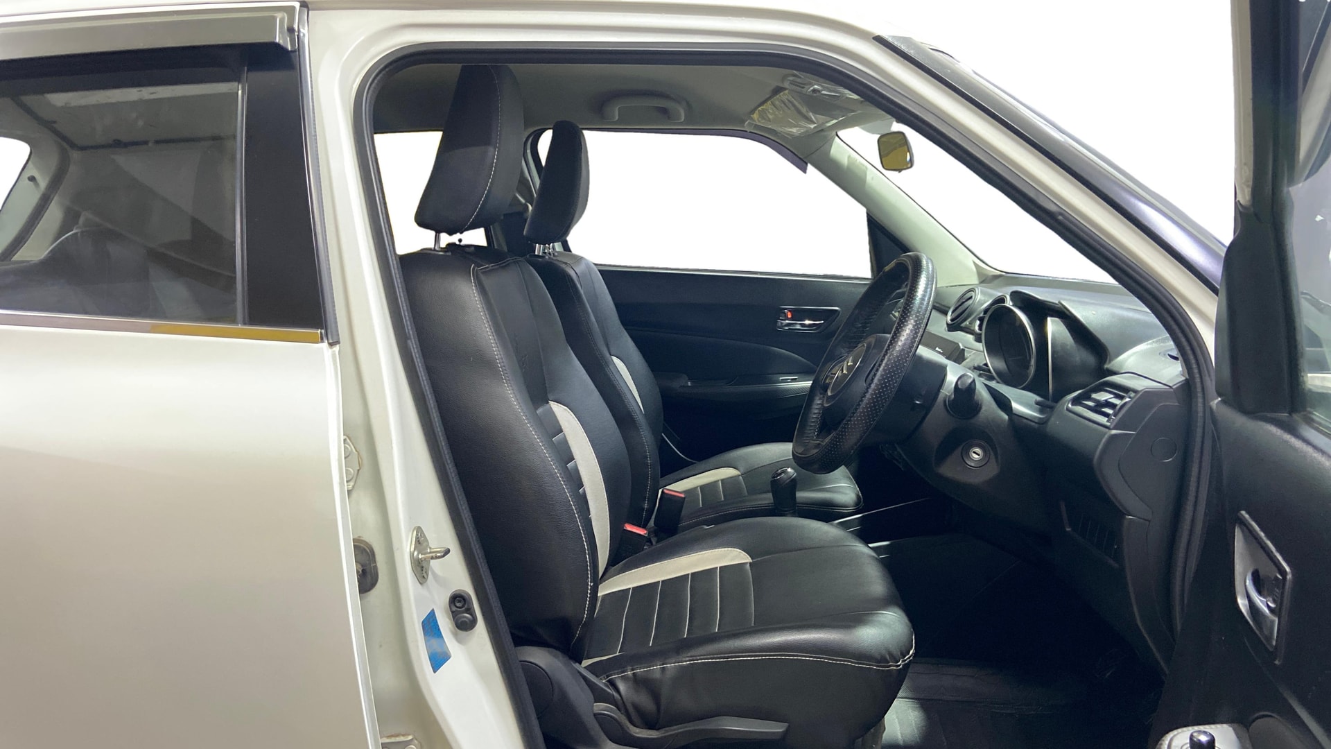 View 2019 Maruti Suzuki 1000 Base Variant Image 25 Used 2019 Maruti Suzuki 1000 Base Variant Image 25