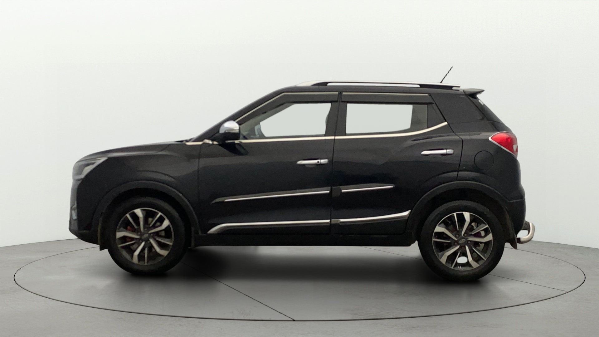 View 2019 Mahindra XUV300 W4 Petrol BS IV Image 28 Used 2019 Mahindra XUV300 W4 Petrol BS IV Image 28