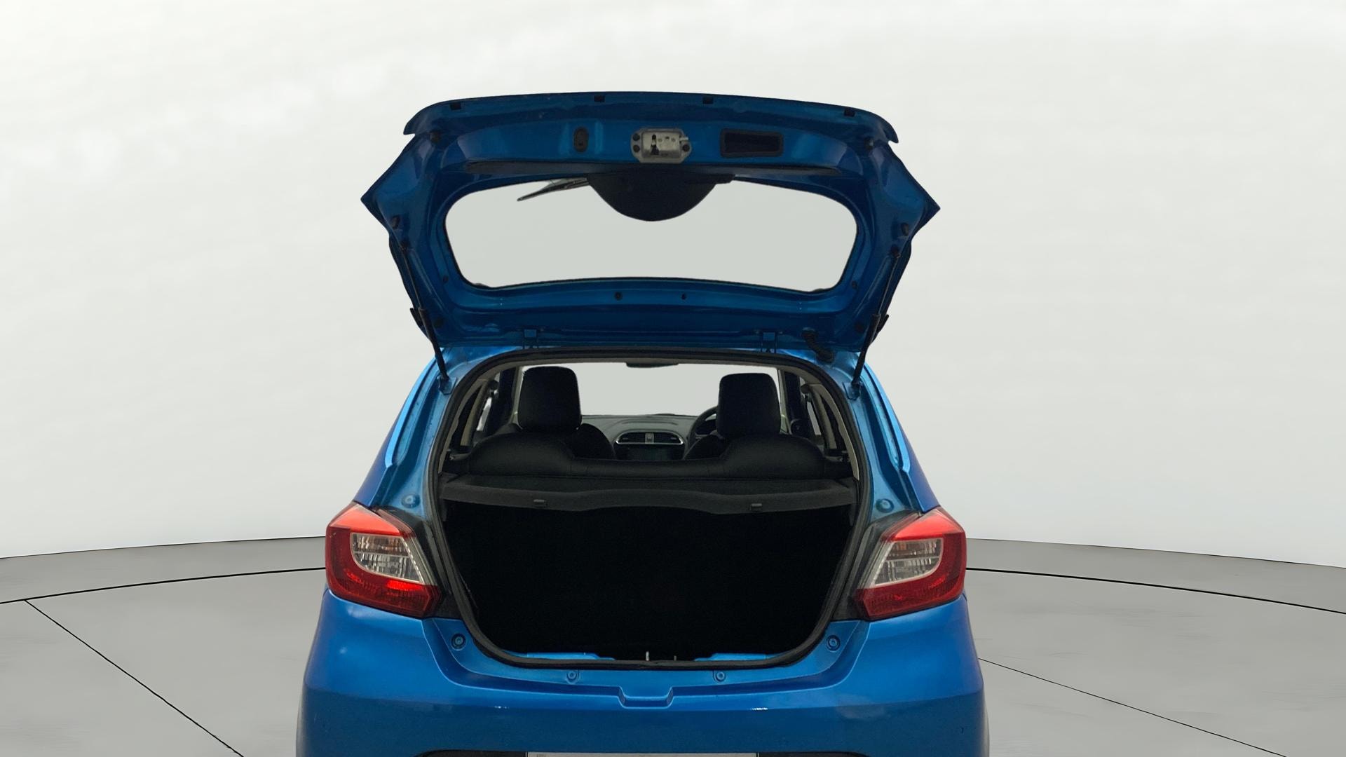 View 2019 Tata Tiago Revotorq XB Image 16 Used 2019 Tata Tiago Revotorq XB Image 16