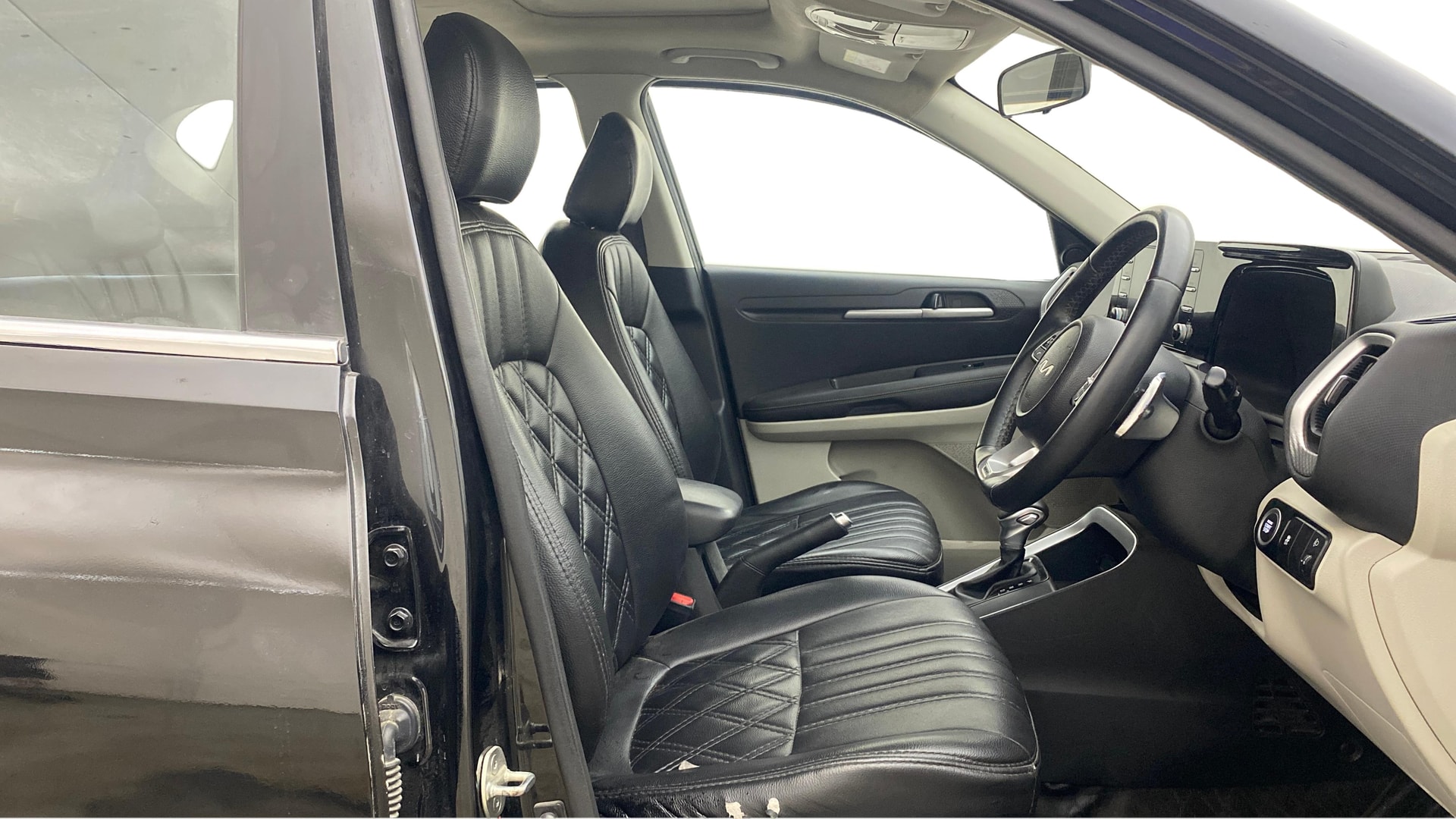 View 2022 Kia Sonet HTX AT Diesel Image 18 Used 2022 Kia Sonet HTX AT Diesel Image 18