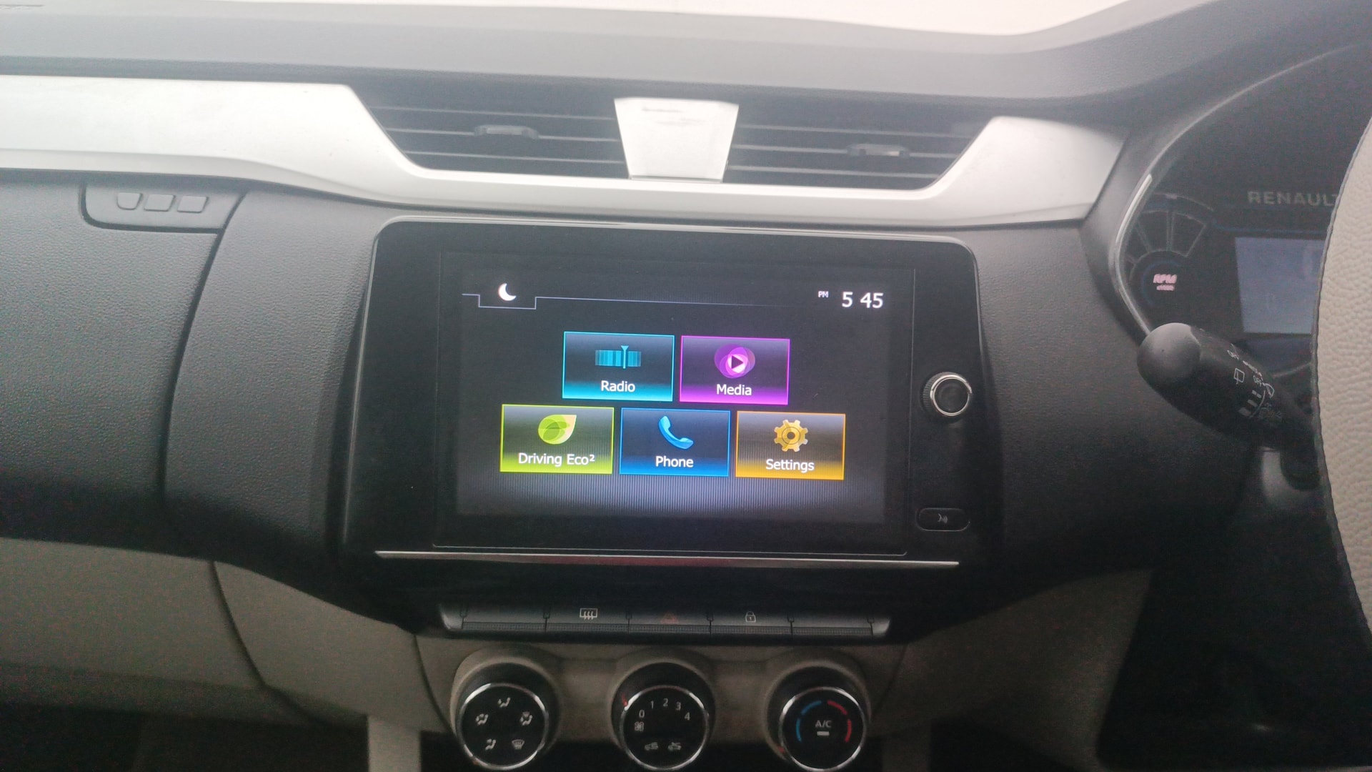 View 2019 Renault Triber RXZ Image 18 Used 2019 Renault Triber RXZ Image 18