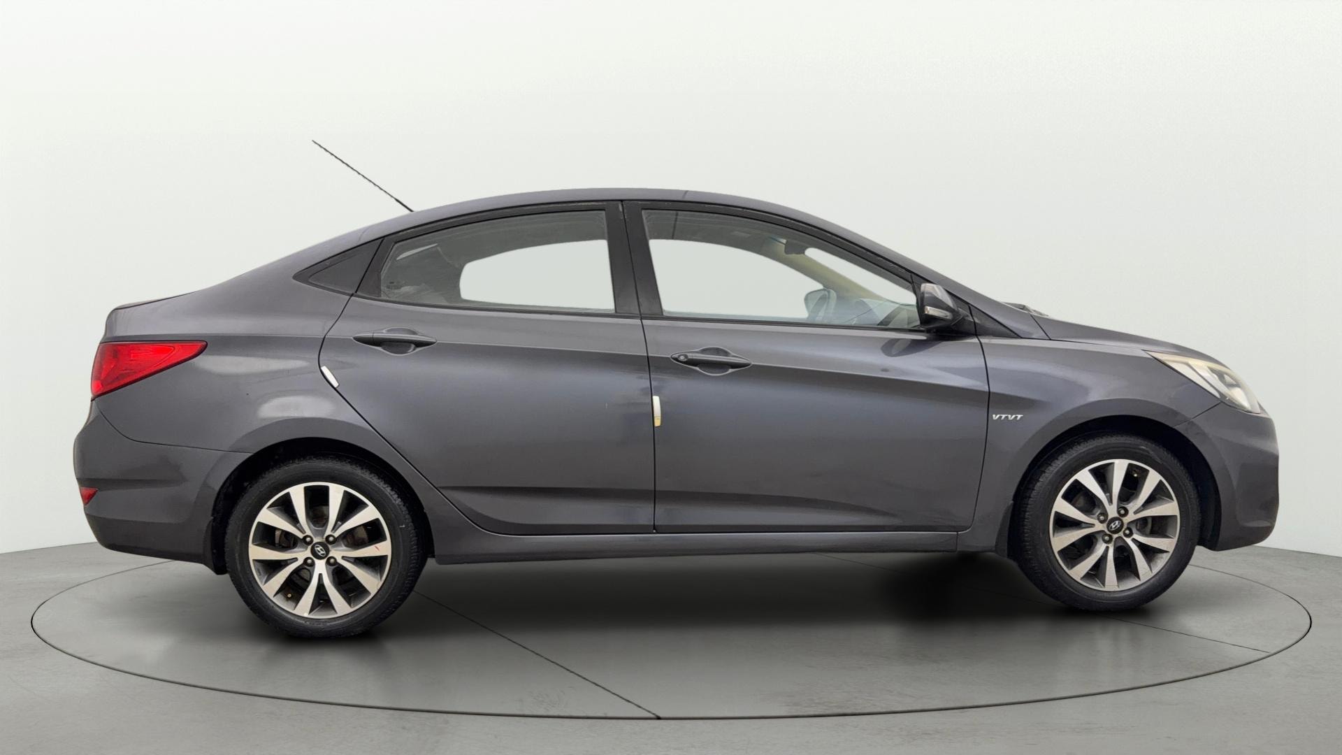 View 2014 Hyundai Fluidic Verna 1.6 VTVT SX Image 8 Used 2014 Hyundai Fluidic Verna 1.6 VTVT SX Image 8