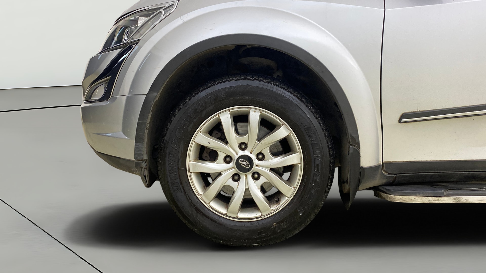 View 2017 Mahindra XUV500 W10 FWD Image 30 Used 2017 Mahindra XUV500 W10 FWD Image 30