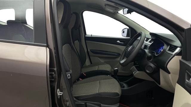 View Renault Triber Image 18 Used Renault Triber Image 18