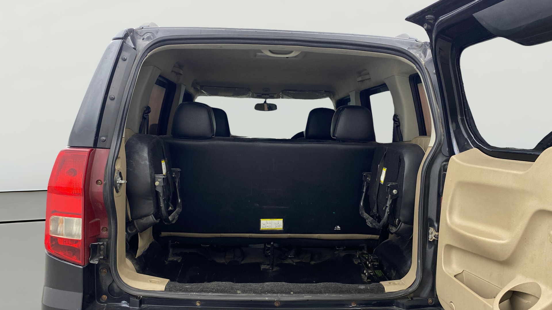 View 2017 Mahindra TUV300 T10 100HP Image 36 Used 2017 Mahindra TUV300 T10 100HP Image 36