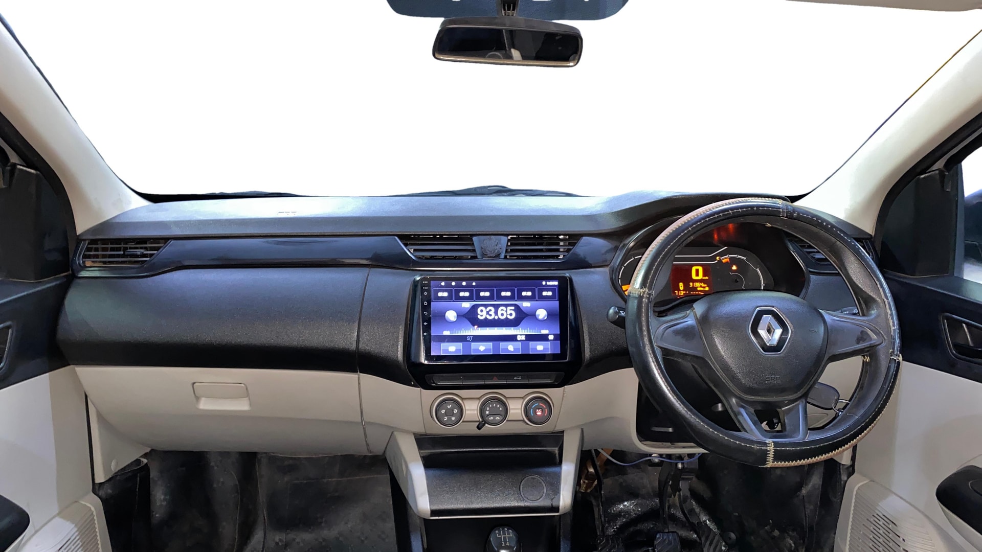 View 2020 Renault Triber RXE Image 16 Used 2020 Renault Triber RXE Image 16