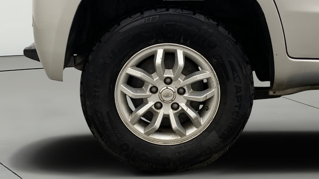 View Mahindra TUV300 Image 23 Used Mahindra TUV300 Image 23