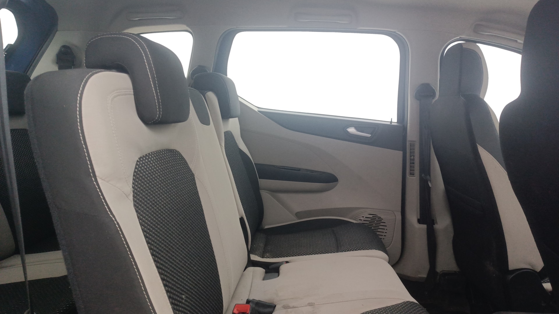 View 2019 Renault Triber RXZ Image 36 Used 2019 Renault Triber RXZ Image 36