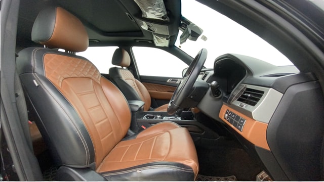 View Mahindra Alturas G4 Image 19 Used Mahindra Alturas G4 Image 19