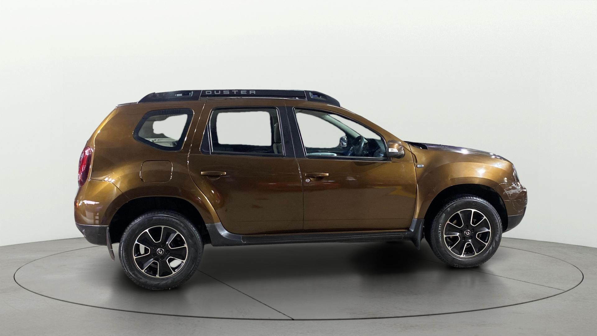 View 2019 Renault Duster 85 PS RXS 4X2 MT Image 8 Used 2019 Renault Duster 85 PS RXS 4X2 MT Image 8