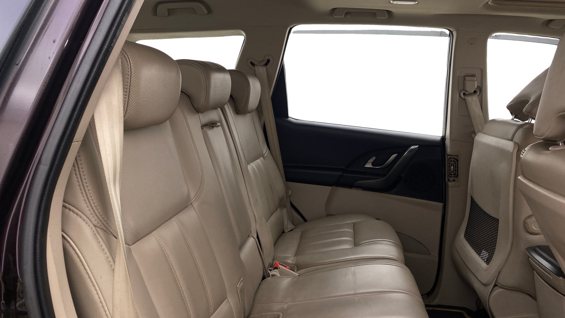 View 2017 Mahindra XUV500 W10 FWD AT Image 36 Used 2017 Mahindra XUV500 W10 FWD AT Image 36