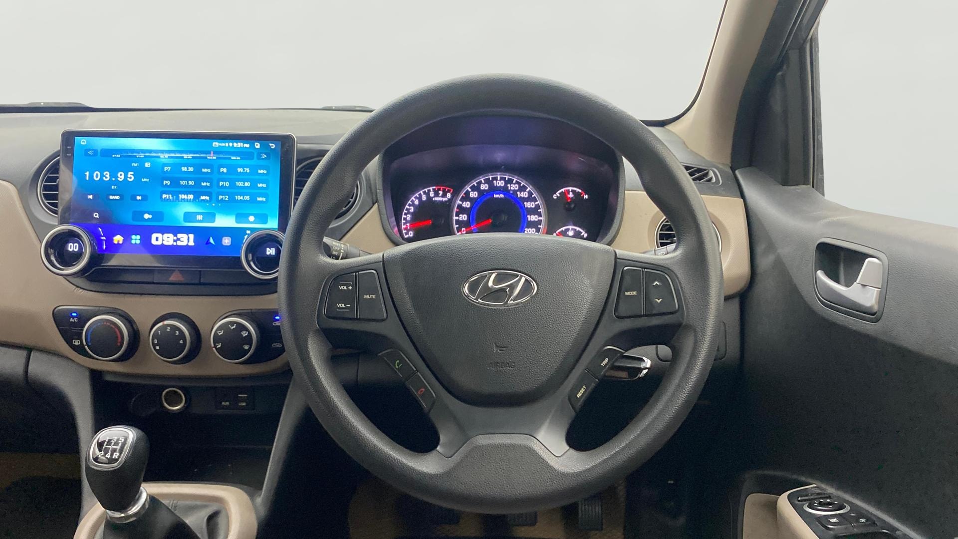 View 2017 Hyundai Grand i10 Sportz 1.2 Kappa Image 20 Used 2017 Hyundai Grand i10 Sportz 1.2 Kappa Image 20