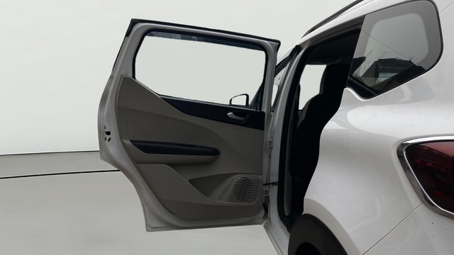 View Renault Triber Image 15 Used Renault Triber Image 15