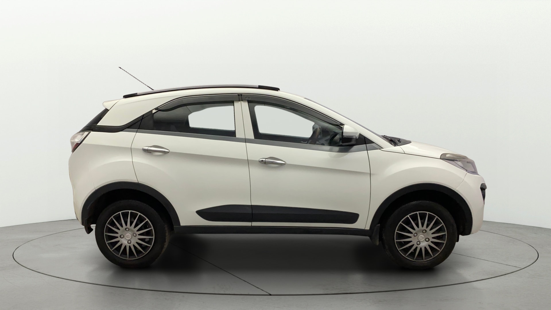 View 2018 Tata Nexon Revotron XM Image 8 Used 2018 Tata Nexon Revotron XM Image 8