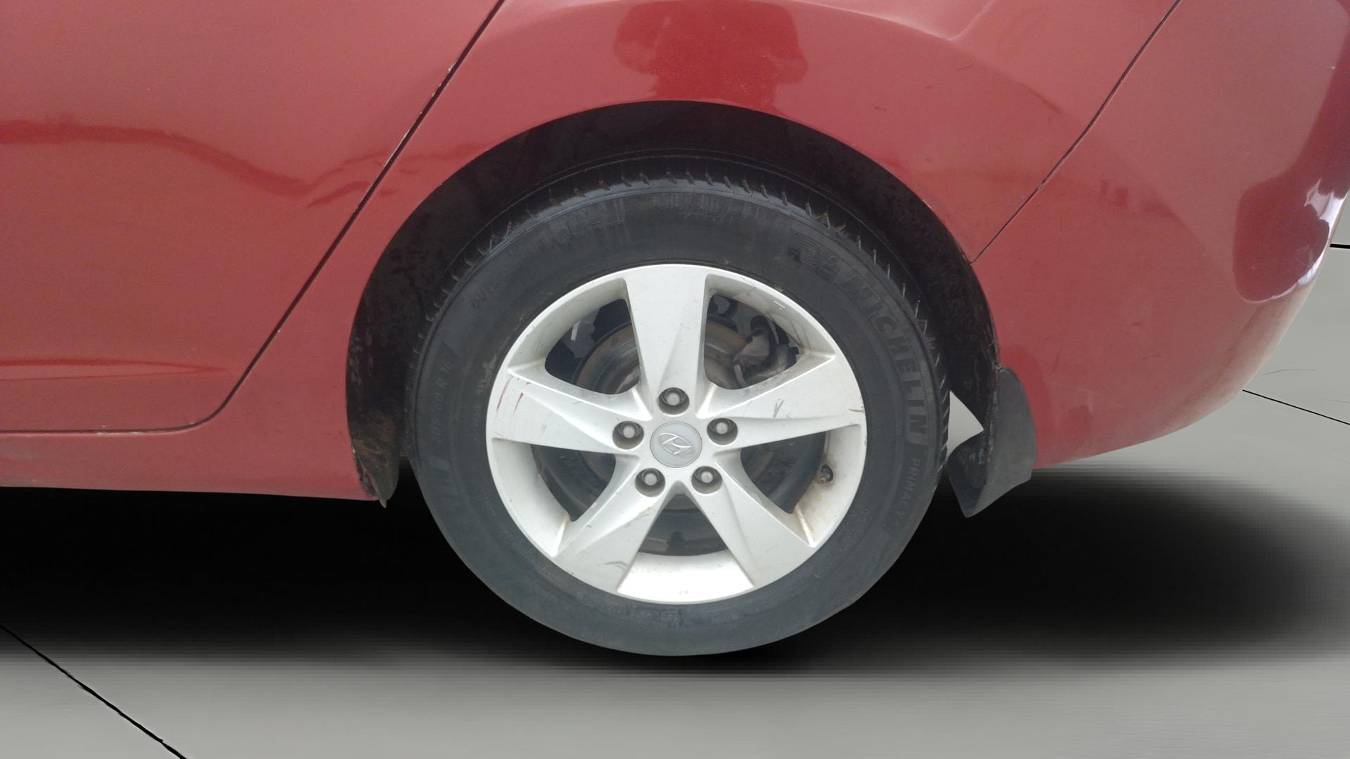 View 2013 Hyundai Elantra 1.6 CRDi S Image 8 Used 2013 Hyundai Elantra 1.6 CRDi S Image 8
