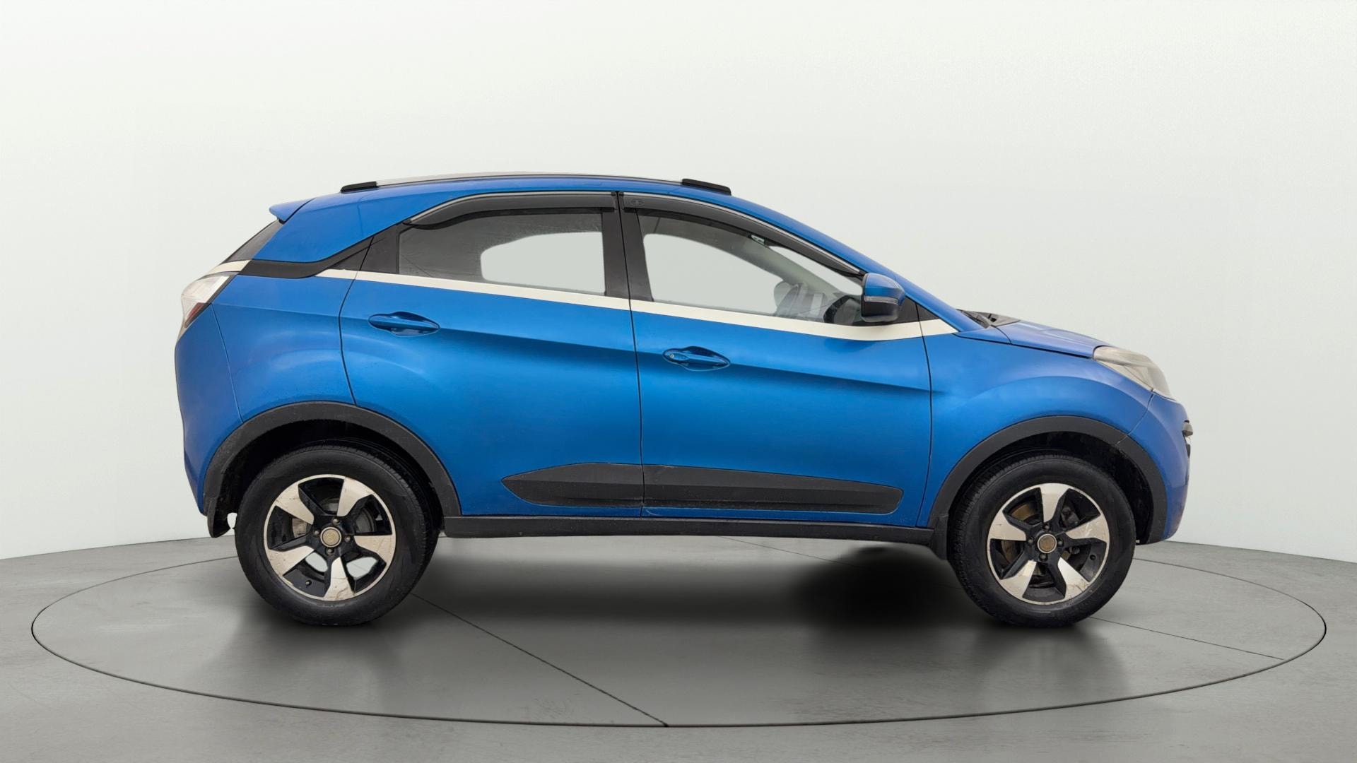 View 2018 Tata Nexon Revotron XE Image 8 Used 2018 Tata Nexon Revotron XE Image 8
