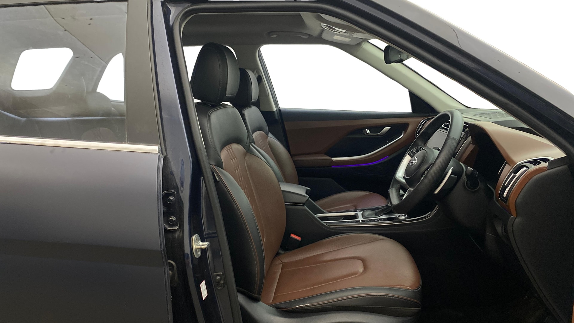 View 2022 Hyundai Alcazar Prestige 6 Seater MT Petrol Image 18 Used 2022 Hyundai Alcazar Prestige 6 Seater MT Petrol Image 18