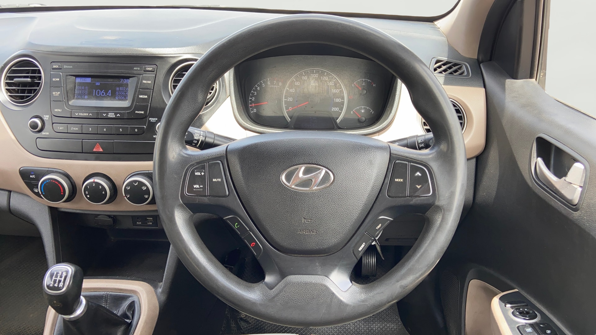 View 2016 Hyundai Grand i10 Sportz 1.2 Kappa Image 20 Used 2016 Hyundai Grand i10 Sportz 1.2 Kappa Image 20