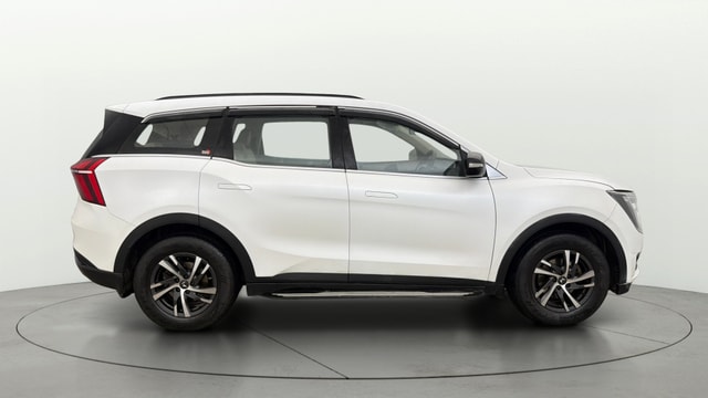 View Mahindra XUV700 Image 8 Used Mahindra XUV700 Image 8