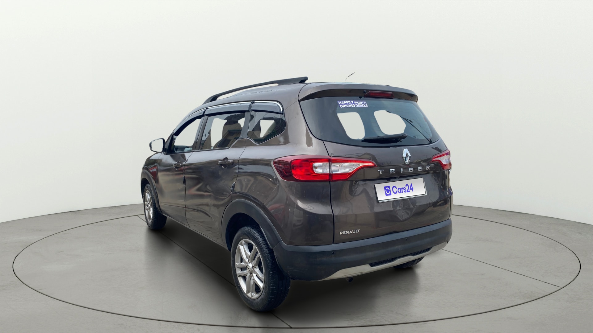 View 2022 Renault Triber RXZ Image 2 Used 2022 Renault Triber RXZ Image 2