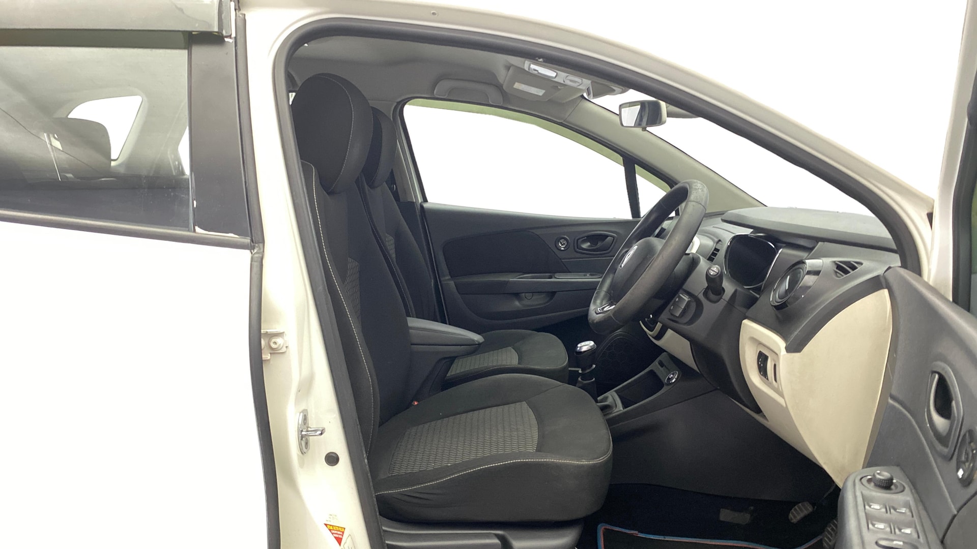View 2018 Renault Captur RXE Diesel Image 26 Used 2018 Renault Captur RXE Diesel Image 26