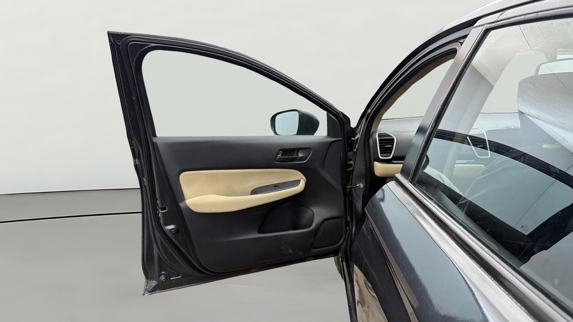 View 2022 Honda City ZX MT Diesel Anniversary Edition Image 32 Used 2022 Honda City ZX MT Diesel Anniversary Edition Image 32